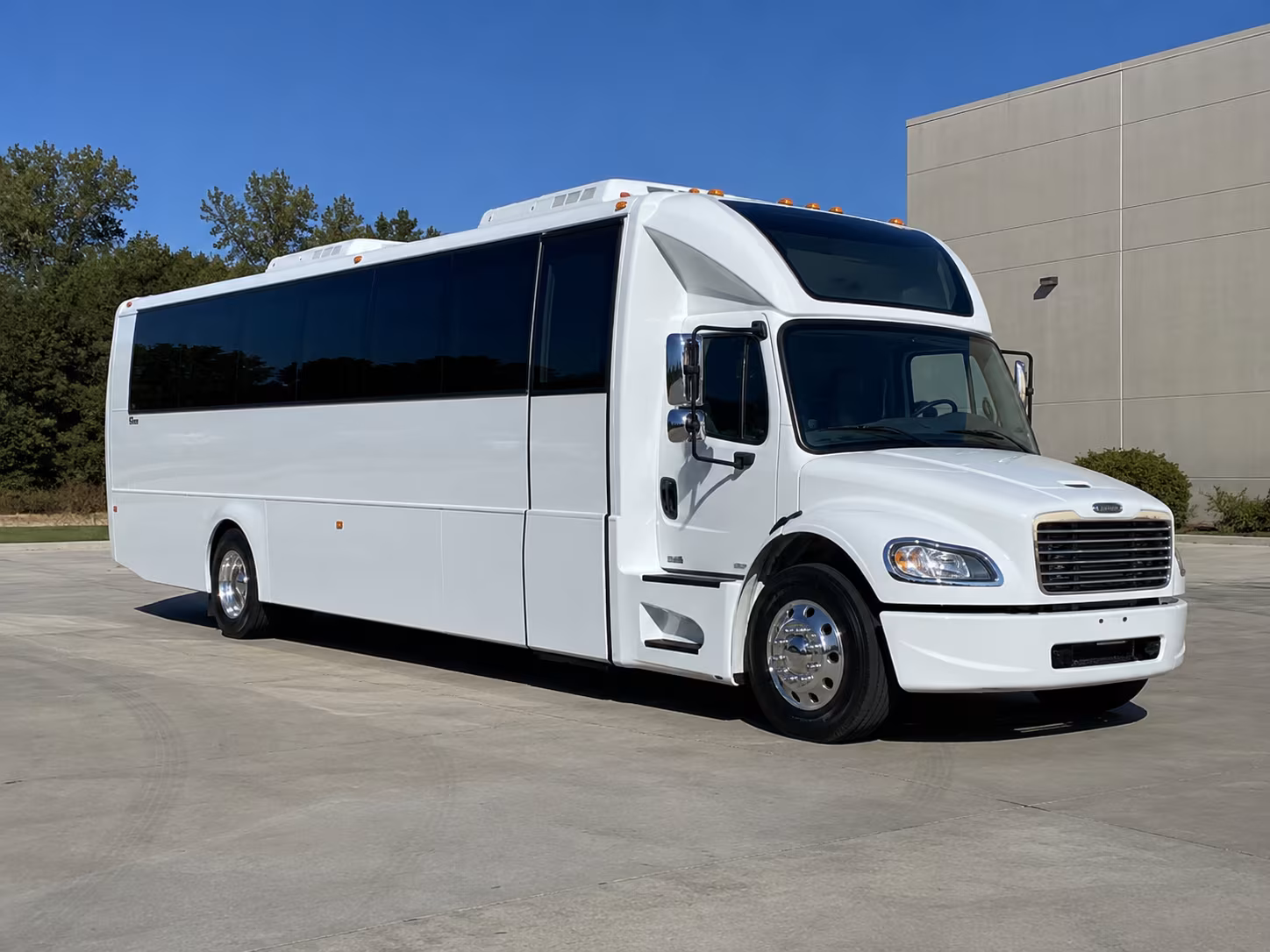 roseville 28 passenger party bus